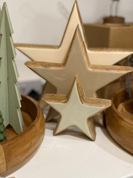 Standing mango wood stars with 3 different sizes and shades of enamel