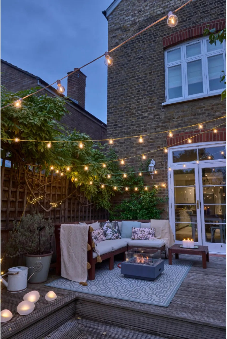 Festoon main operated lights - indoor or outdoor - choice of 2 colours pink or yellow