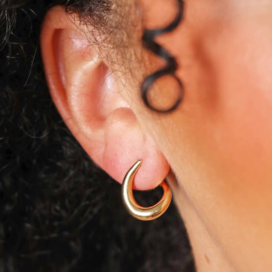 Lisa Angel - Illusion Swirl Hoop Earrings in Gold